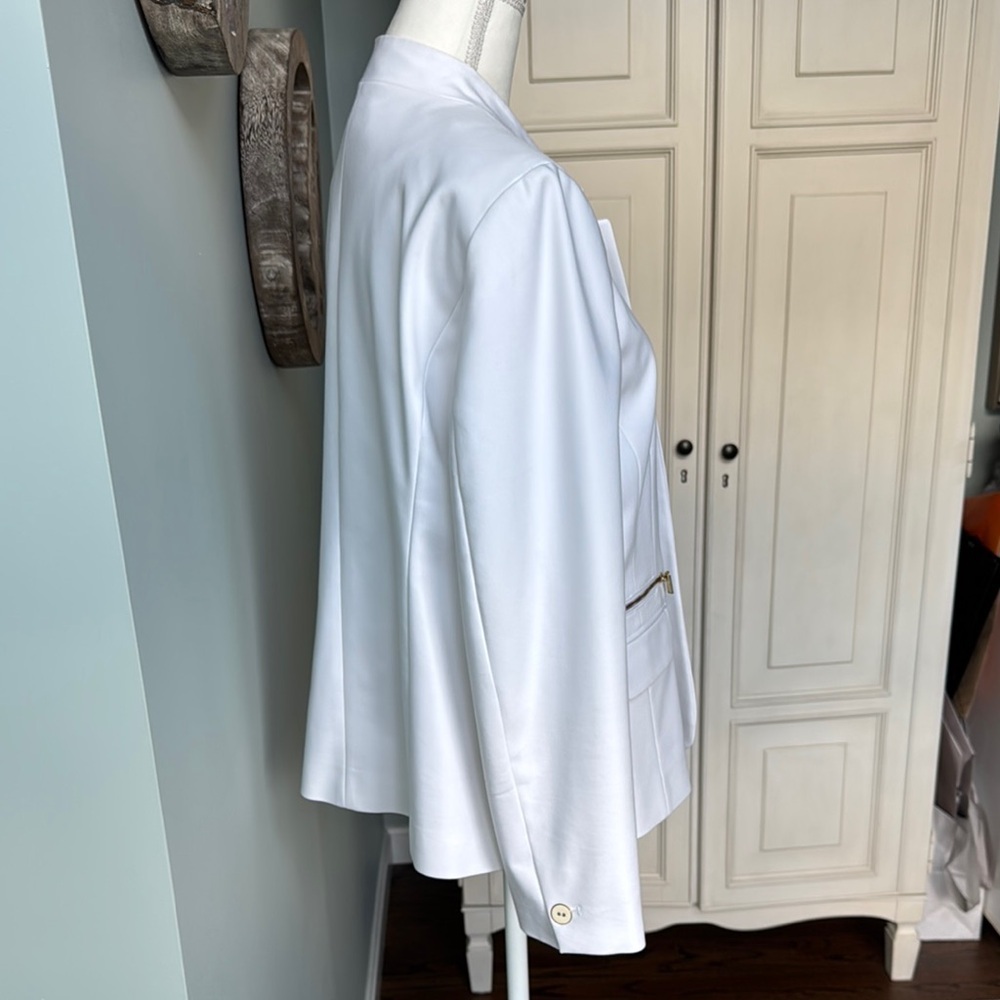 Chico's White Blazer with Structured Shoulders and Classic Lapel size L or 2 - Picture 5 of 7